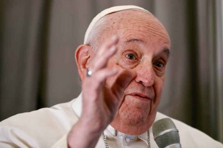 Papa Francesco ai sacerdoti: Non sporcate la chiesa