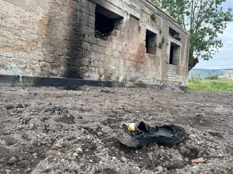 Cadavere 27enne bruciato a Marigliano, ipotesi suicidio