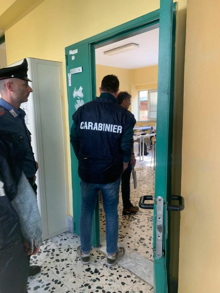 Vomero, al “Giustino Fortunato” arrivano i carabinieri