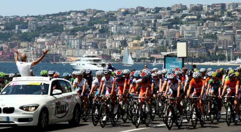 Giro d’Italia a Napoli, ecco come evitare il blocco della circolazione