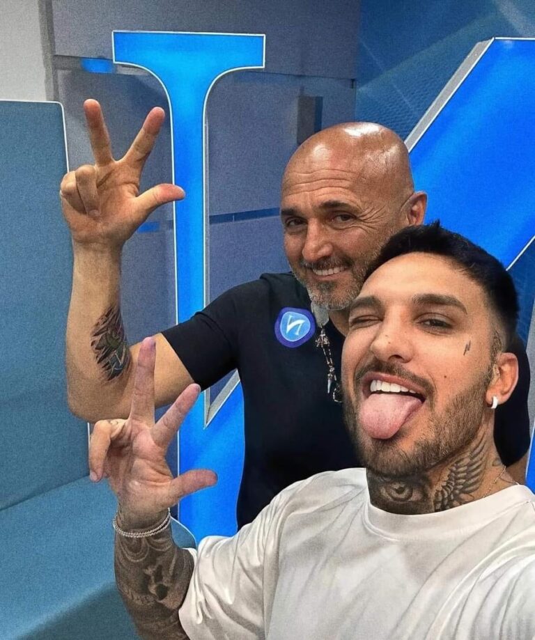 Spalletti dice addio al Napoli con un tatuaggio sul braccio