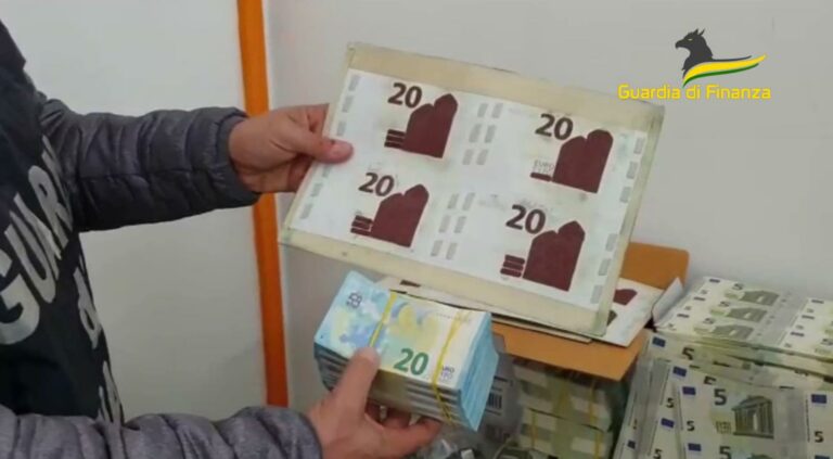 Da Napoli banconote false in tutta Europa, 63 arresti
