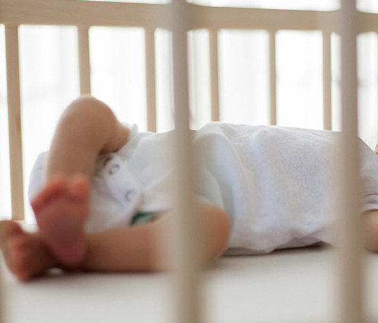 Tragedia morte in culla, bimbo di 2 mesi senza vita nel Napoletano