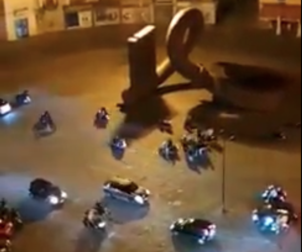Allarme piazza Mercato, IL VIDEO delle baby gang in azione