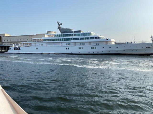 Giga yacht a Napoli, dopo l’addio di Mr. Dior arriva Rising Sun