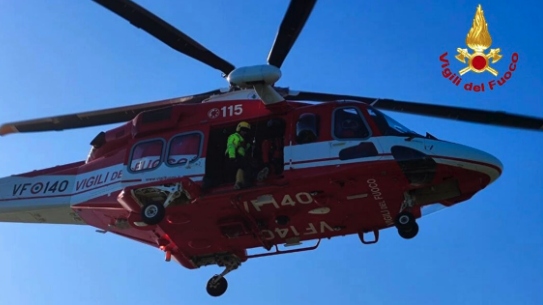 Cade da dirupo a Ischia, salvato da elicottero dei Vigili del Fuoco