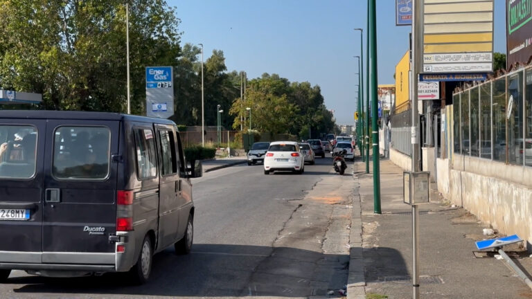 Tragico scontro tra auto e scooter, morti due 20enni a Napoli