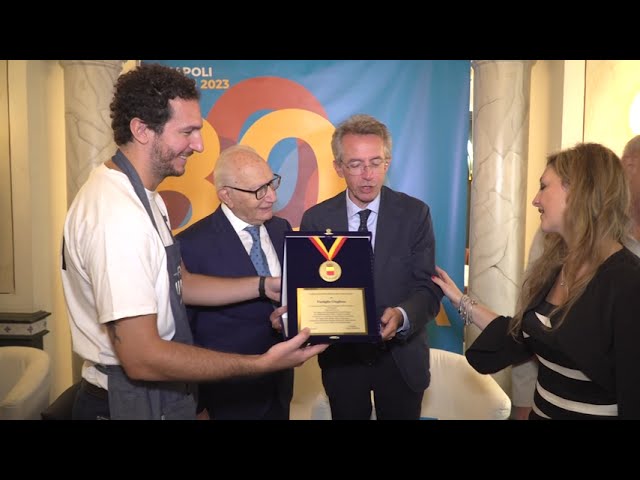 Gli 80 anni di Mimì alla Ferrovia celebrati con la Medaglia della Città di Napoli