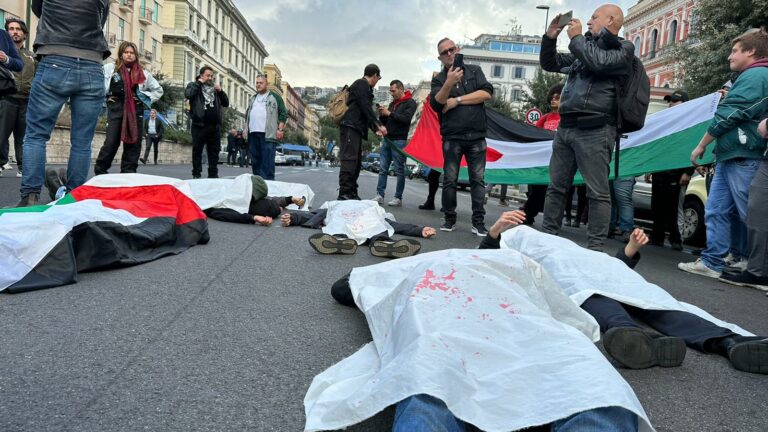 Napoli, protesta pro Palestina: tensione davanti al Consolato Americano
