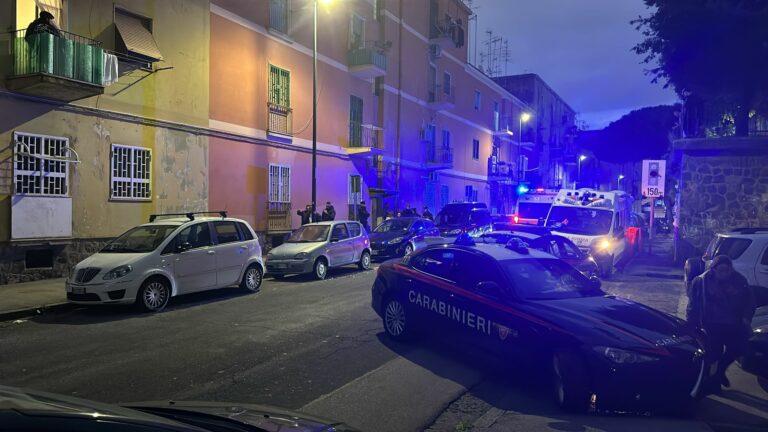 Anziano ucciso in casa a Napoli, è stato accoltellato più volte