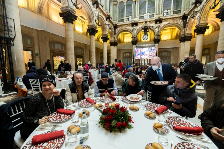 Napoli, torna il pranzo di Natale per i poveri in Camera di Commercio