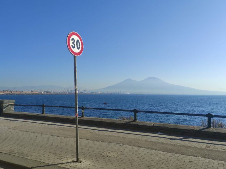 Limite 30kmh a Napoli 