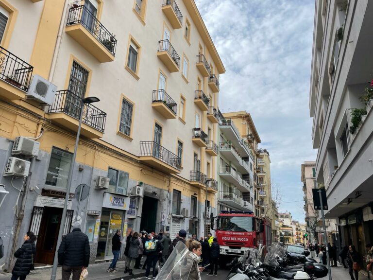 Napoli, sgomberati 12 appartamenti di uno stabile in via Solimena