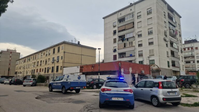 spara dalla finestra di un'abitazione a Napoli, paura in quartiere Ponticelli