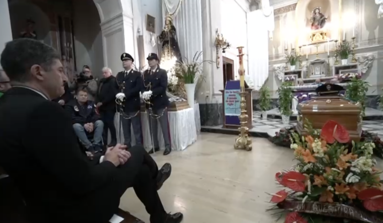 Vittorio Pisani ai funerali di Nicola Barbato