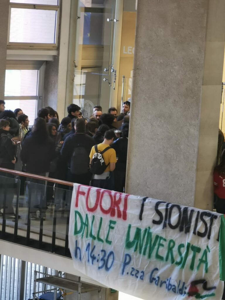 Protesta degli studenti, interrotto convegno alla Federico II