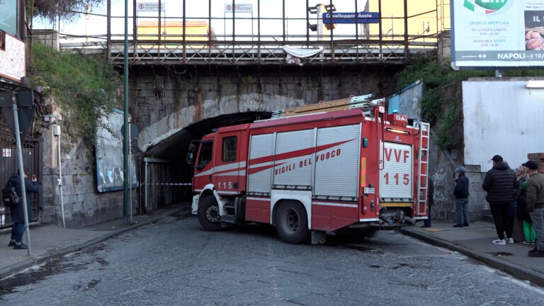 Allarme crolli a Napoli, infiltrazioni nel ponte di Cavalleggeri