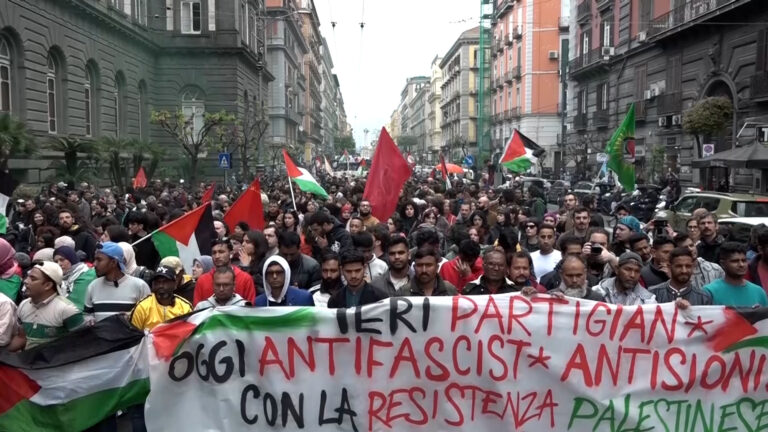 25 aprile a Napoli, flash mob e corteo pro Palestina
