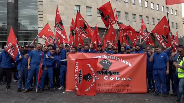 Lavoratori GLS, corteo di protesta tra le strade di Napoli