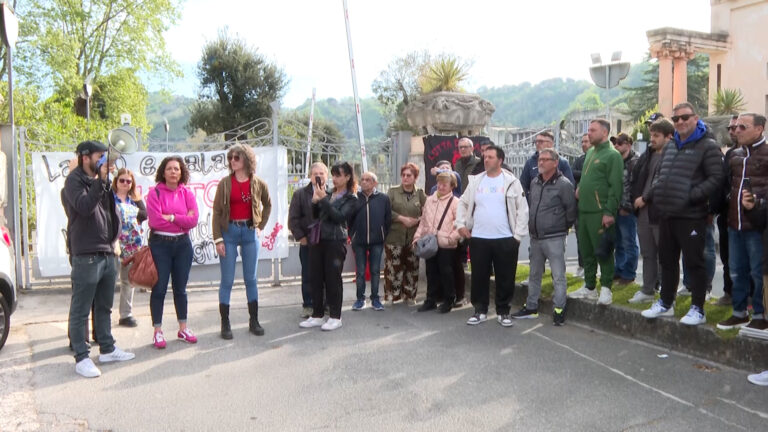 Protesta ex lavoratori Terme di Agnano: “Dal Comune solo promesse false”