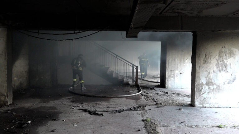 incendio nella Vela gialla