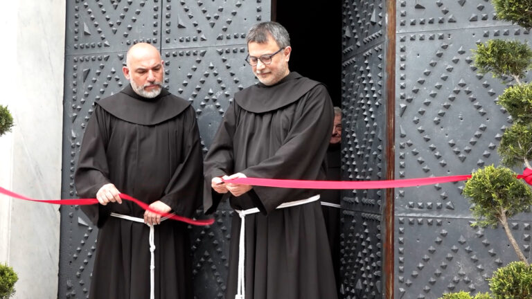 Scalinata Santa Chiara ripulita, dal 2013 è la terza volta