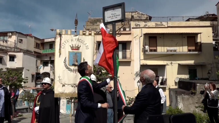 inaugurata piazza Carlo di Borbone