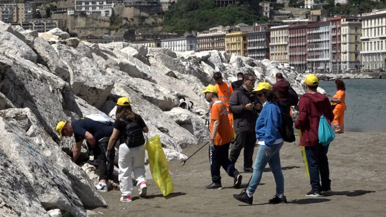 Spiagge e fondali puliti, volontari Legambiente Mappatella beach