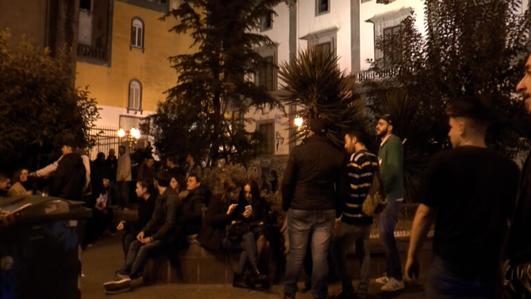 n fiore contro la malamovida nel centro storico, l'appello di Decumano del mare