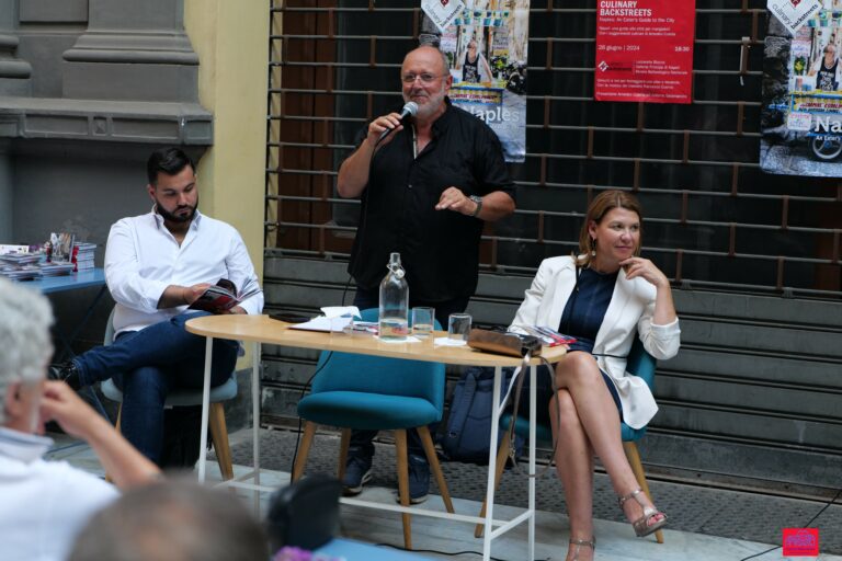 Napoli, ecco la prima guida gastronomica della città