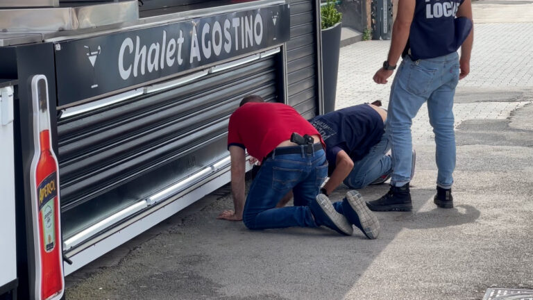 controlli polizia a mergellani, sequestrati cinque chioschi