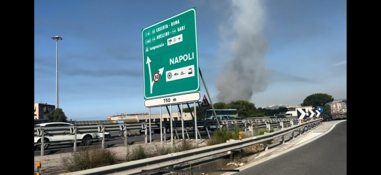 incendio area ex campo rom via mastellone