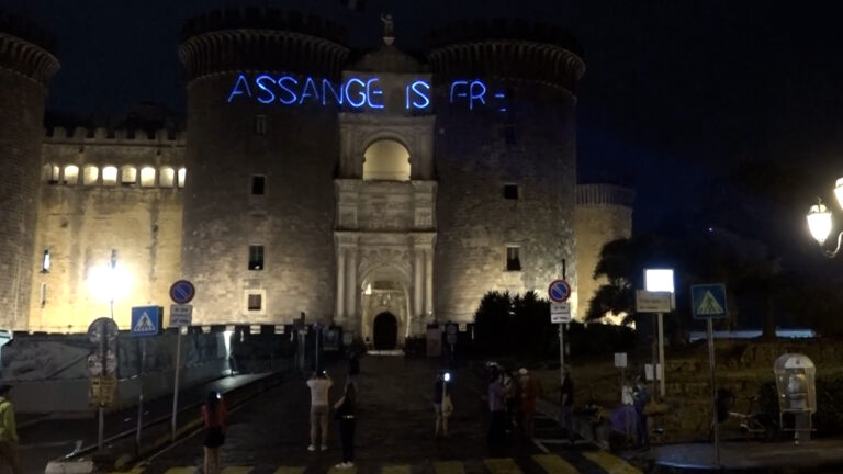 Julian Assange libero, l'invito degli attivisti a venire a Napoli