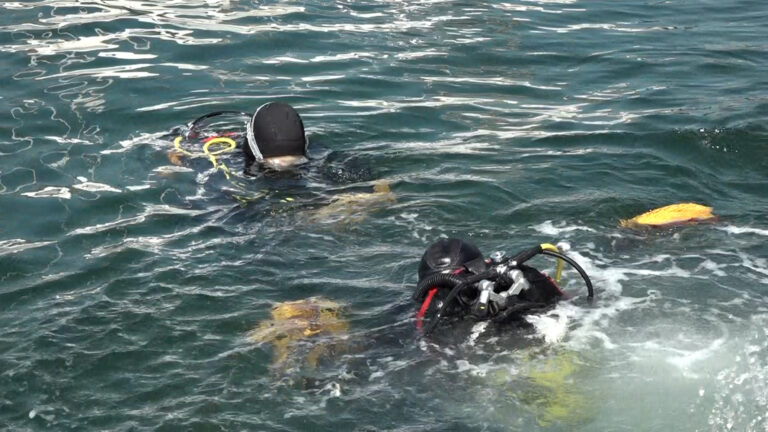 I ragazzi di Nisida ripuliscono i fondali di Napoli