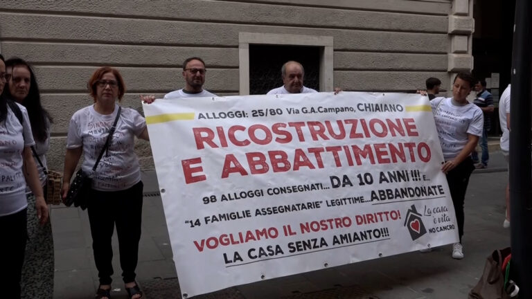 Diritto alla casa, protesta degli abitanti di Chiaiano