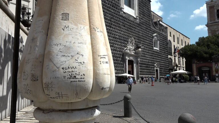 Monumenti Napoli in balia vandali, le associazioni :"indifferenza istituzioni"