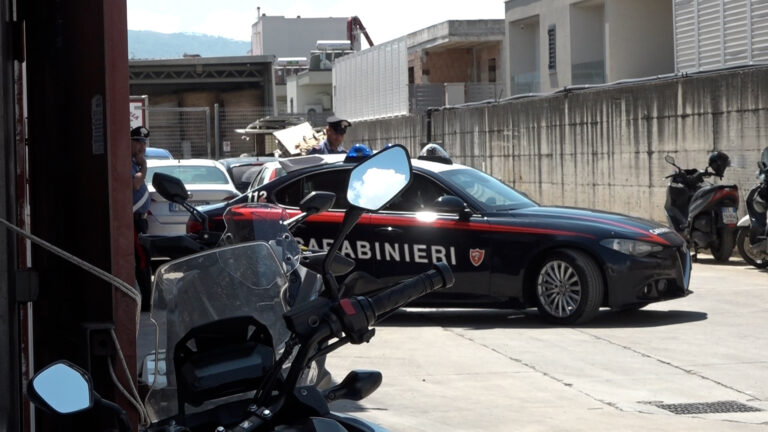 Incidente in azienda smaltimento nel Napoletano, grave operaio