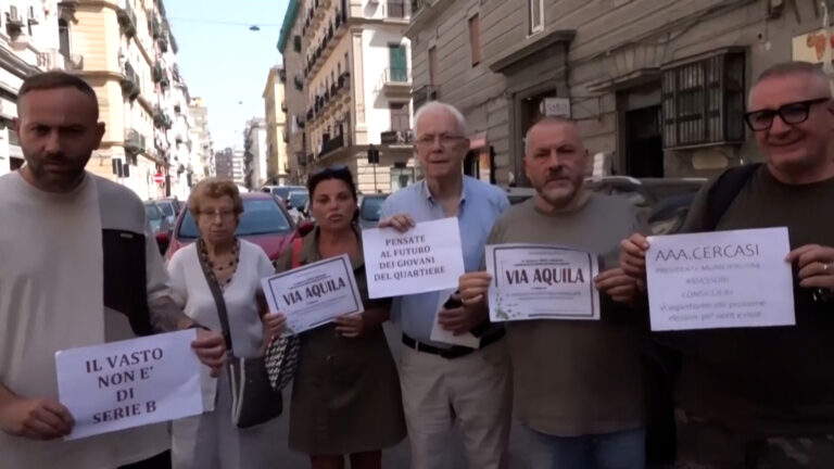 Centro accoglienza per senza tetto a Napoli, protesta dei residenti