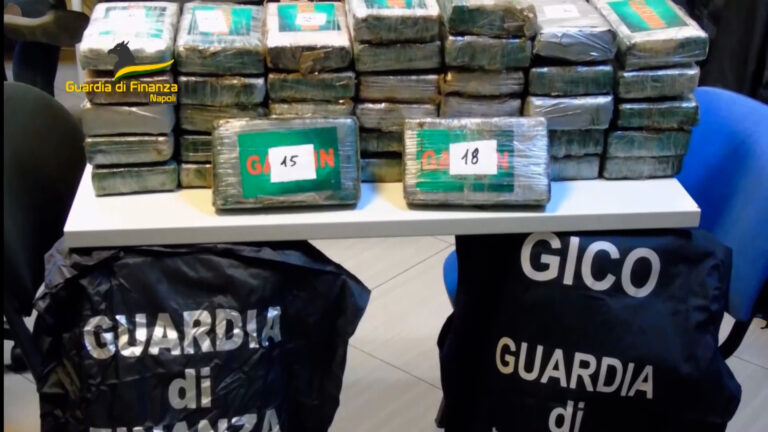 Giro di vite della Gdf contro la droga, sequestrati 10kg di cocaina nel Casertano