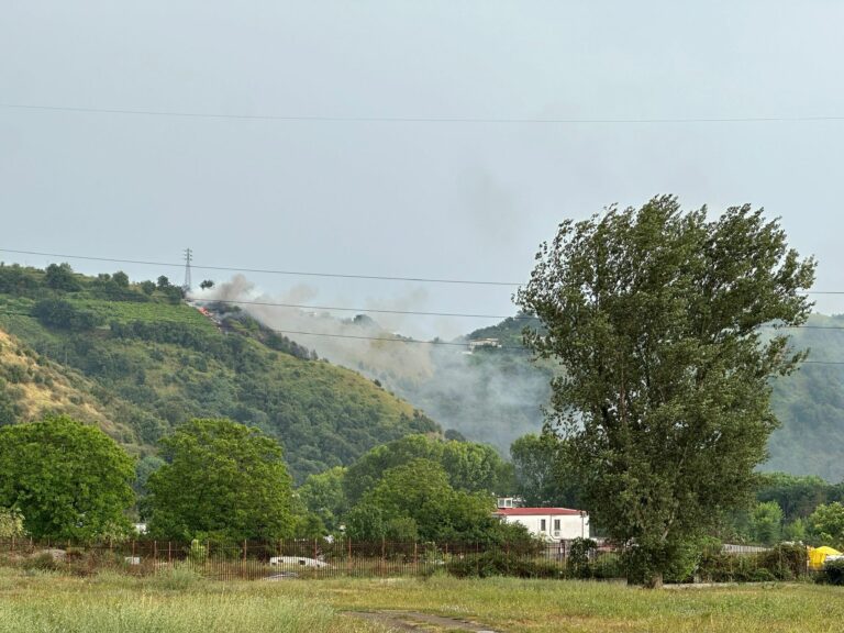 Incendio a Monte Sant’Angelo, evacuate aule Università per il fumo