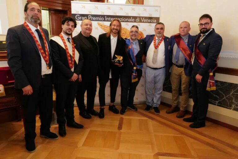 Il Leone d’oro di Venezia alla scorta del magistrato Catello Maresca