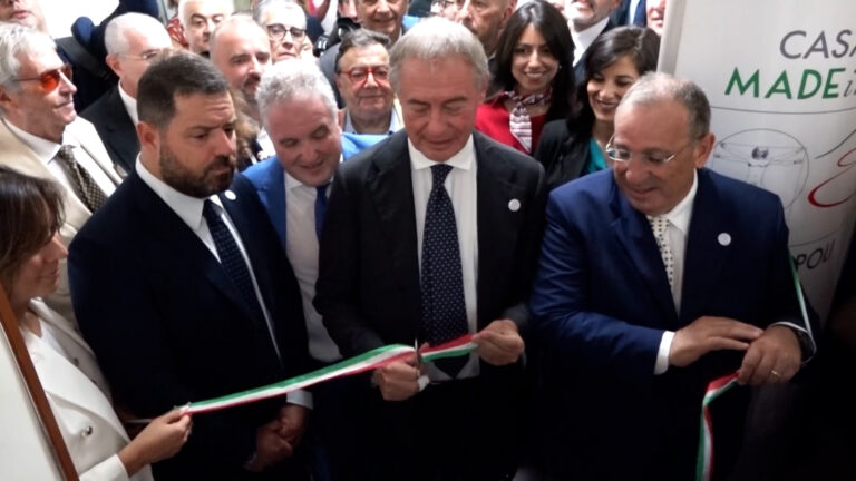 Il ministro Urso inaugura a Napoli la casa del made in Italy