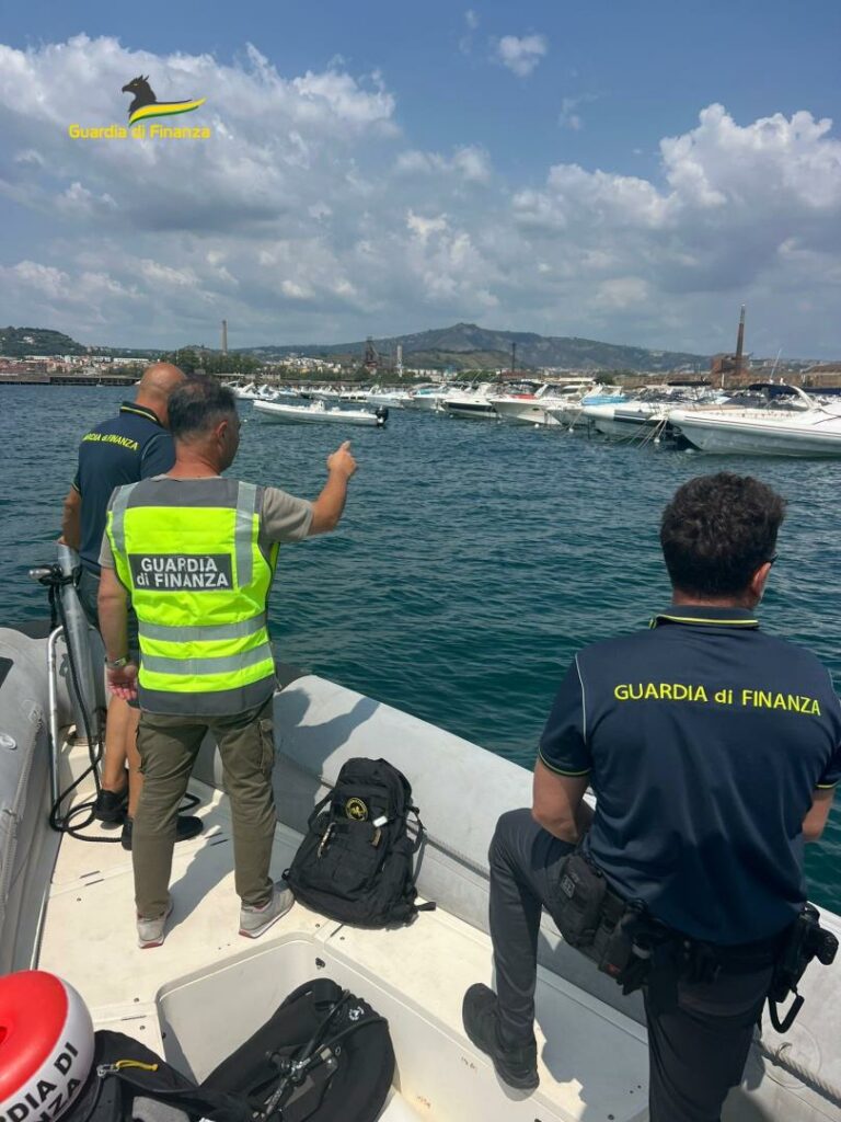 Ormeggi abusivi a Nisida, sequestrate 3 aree con 500 imbarcazioni ormeggiate