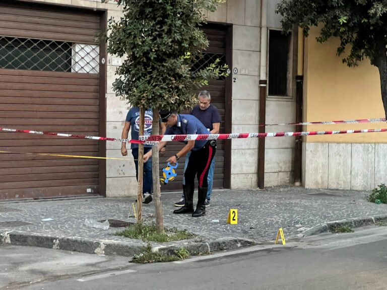 Bimbo di 5 anni cade da balcone nel Napoletano, è grave