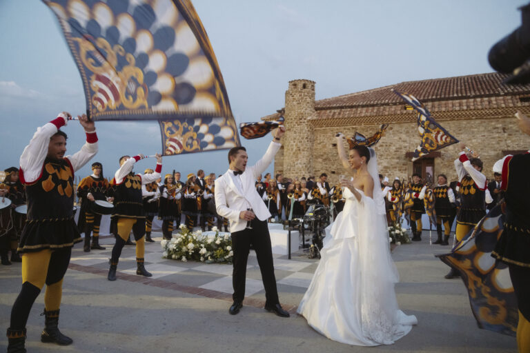 Ed Westwick e Amy Jackson sposi al castello di Rocca Cilento