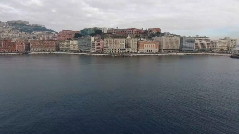 Mare troppo caldo in Campania, a Napoli temperatura di 30°