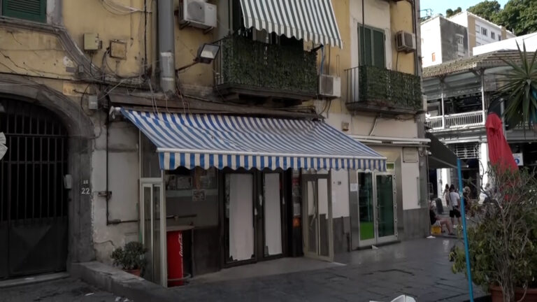 Proiettili contro pizzeria, paura racket a Montesanto