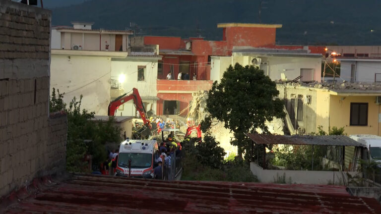 Palazzina crollata a Saviano, trovato il corpo dell'anziana