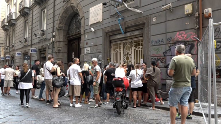 Troppo caos, petizione residenti contro ufficio collocamento a Napoli