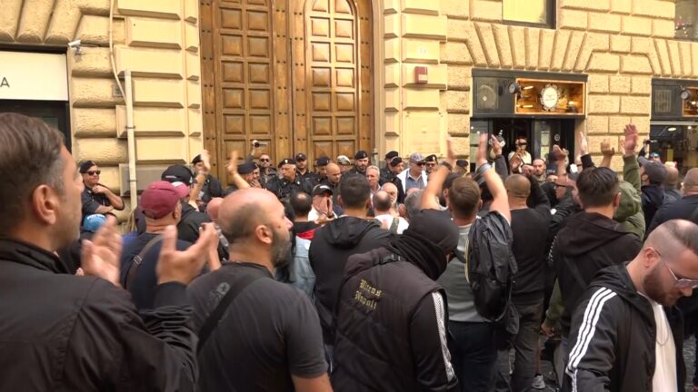 tre proteste paralizzano Napoli